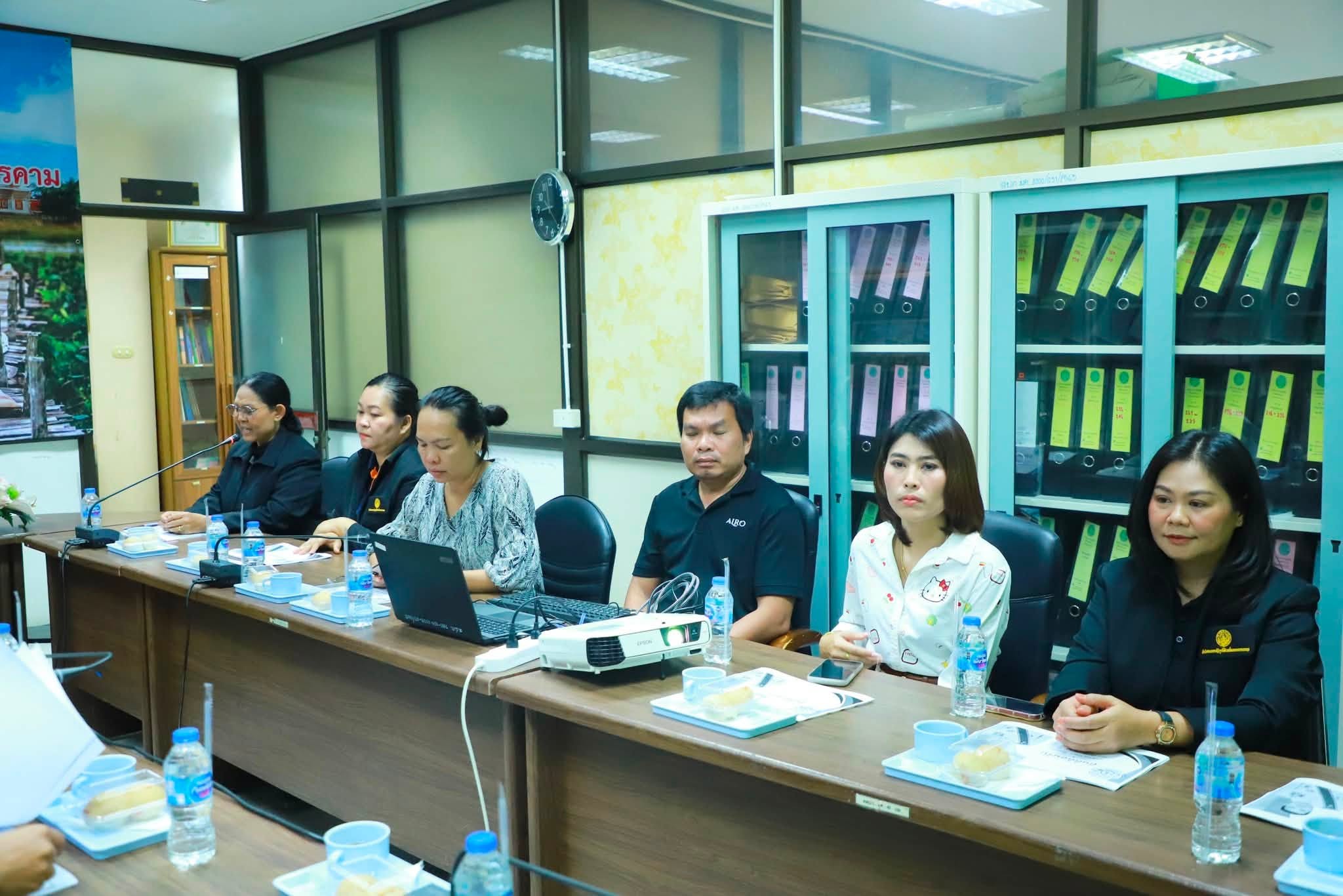 title - รองเลขาธิการ ส.ป.ก. ลงพื้นที่ตรวจเยี่ยม ส.ป.ก.มหาสารคาม พร้อมมอบโฉนดเพื่อการเกษตรให้แก่เกษตรกร